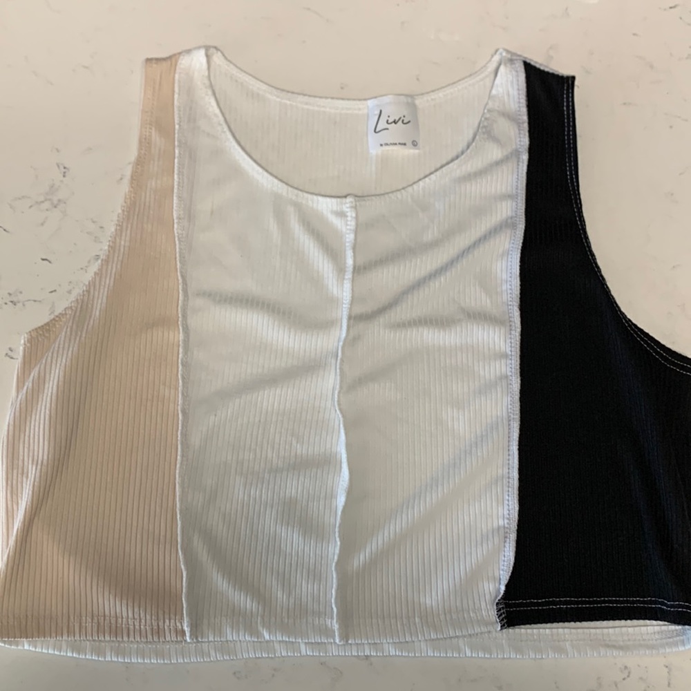 Cropped tank. Size L.